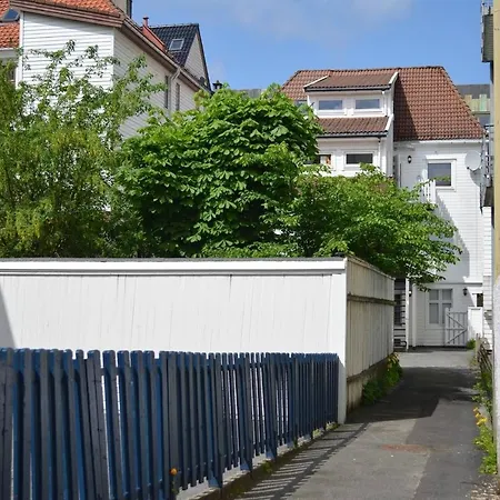 Stylish Top Floor, Central, Free Parking. Ls401 * Bergen